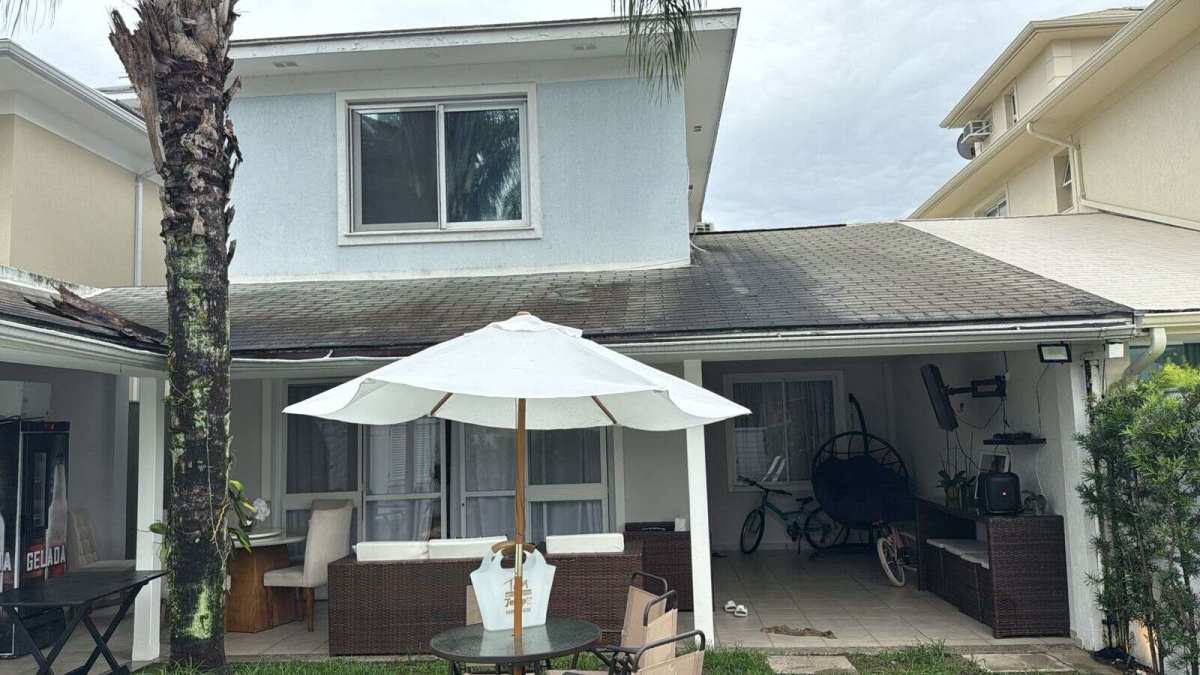 Casa duplex 232 m², 4 quartos com lazer privativo no Dream Village, Recreio dos Bandeirantes - MLeão Imóveis